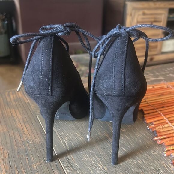 Charles David Suede Pump with Ankle strap - Picture 3 of 7